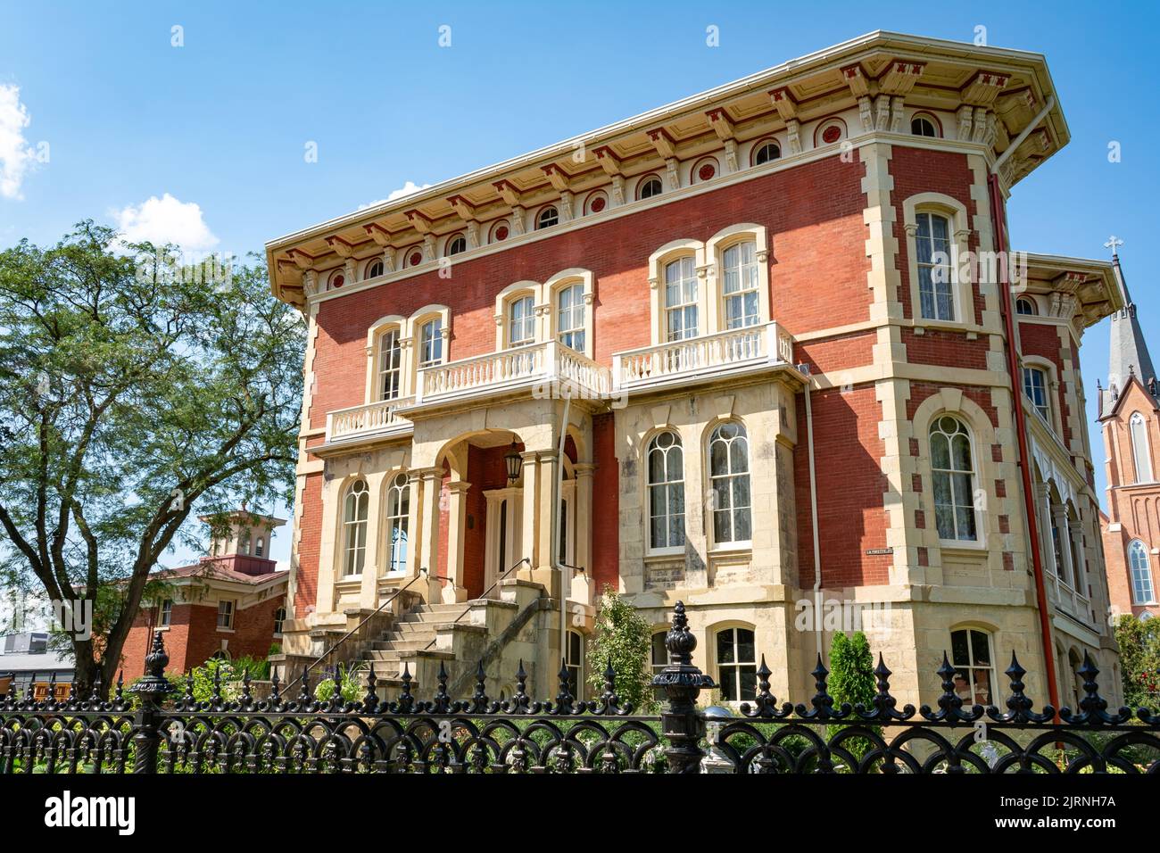 Ottawa, Illinois, États-Unis - 16 août 2022 - magnifique manoir italien très orné construit en 1855 et dans les jardins environnants. Banque D'Images