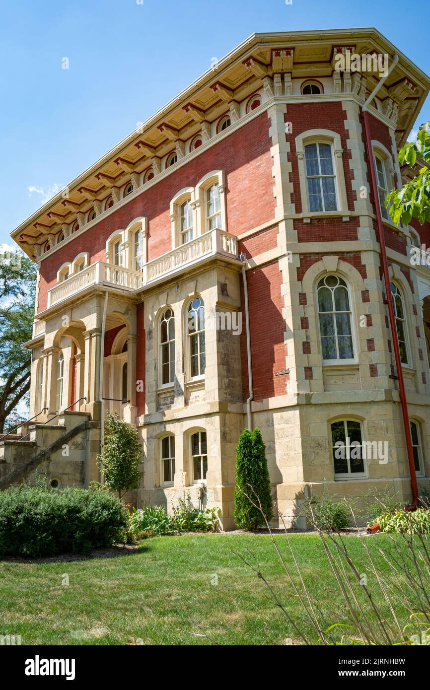 Ottawa, Illinois, États-Unis - 16 août 2022 - magnifique manoir italien très orné construit en 1855 et dans les jardins environnants. Banque D'Images