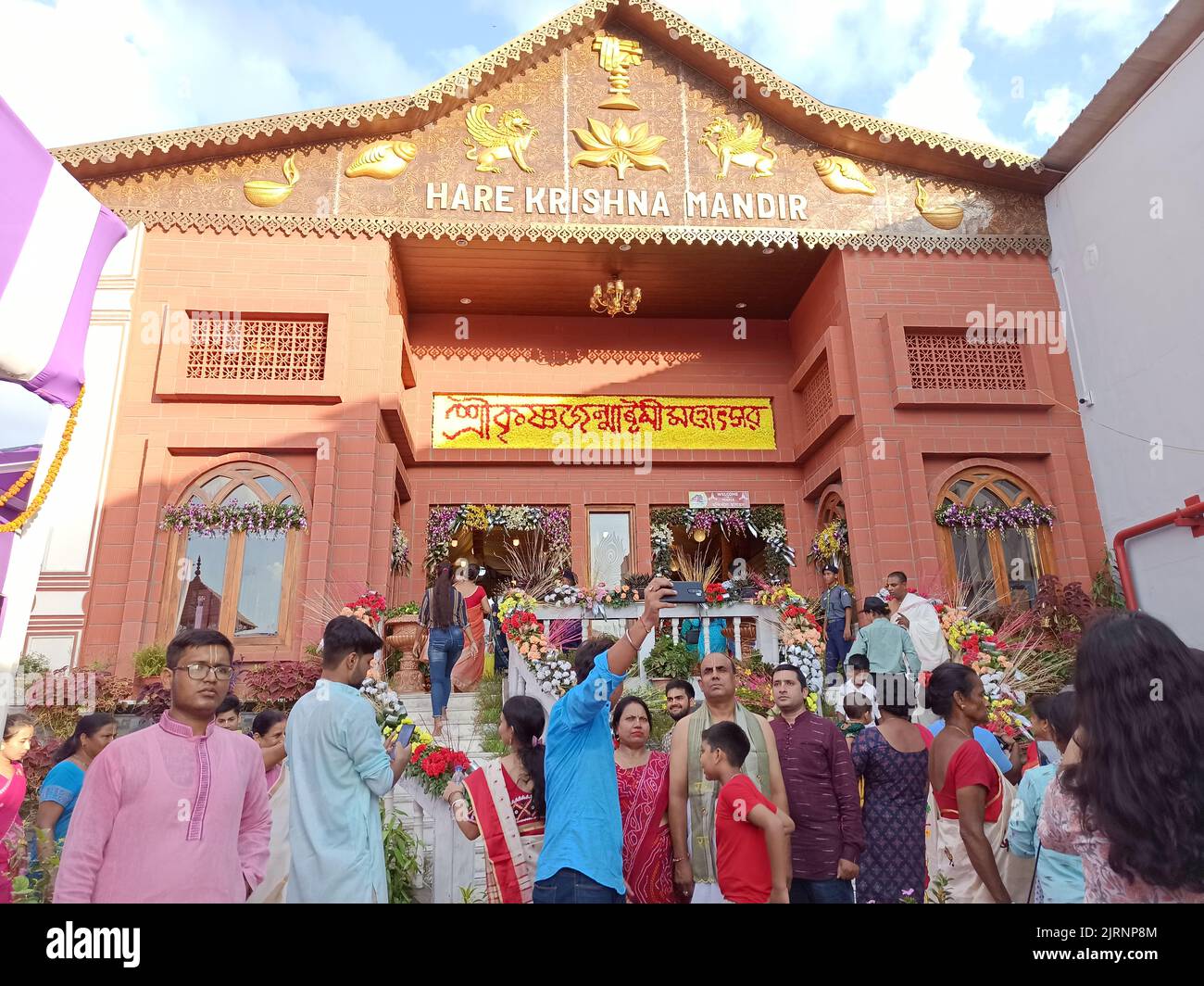 Les gens se sont rassemblés au Hare Krishna Mandir pendant Krishna Janmashtami, un festival hindou annuel qui célèbre la naissance de Krishna Banque D'Images