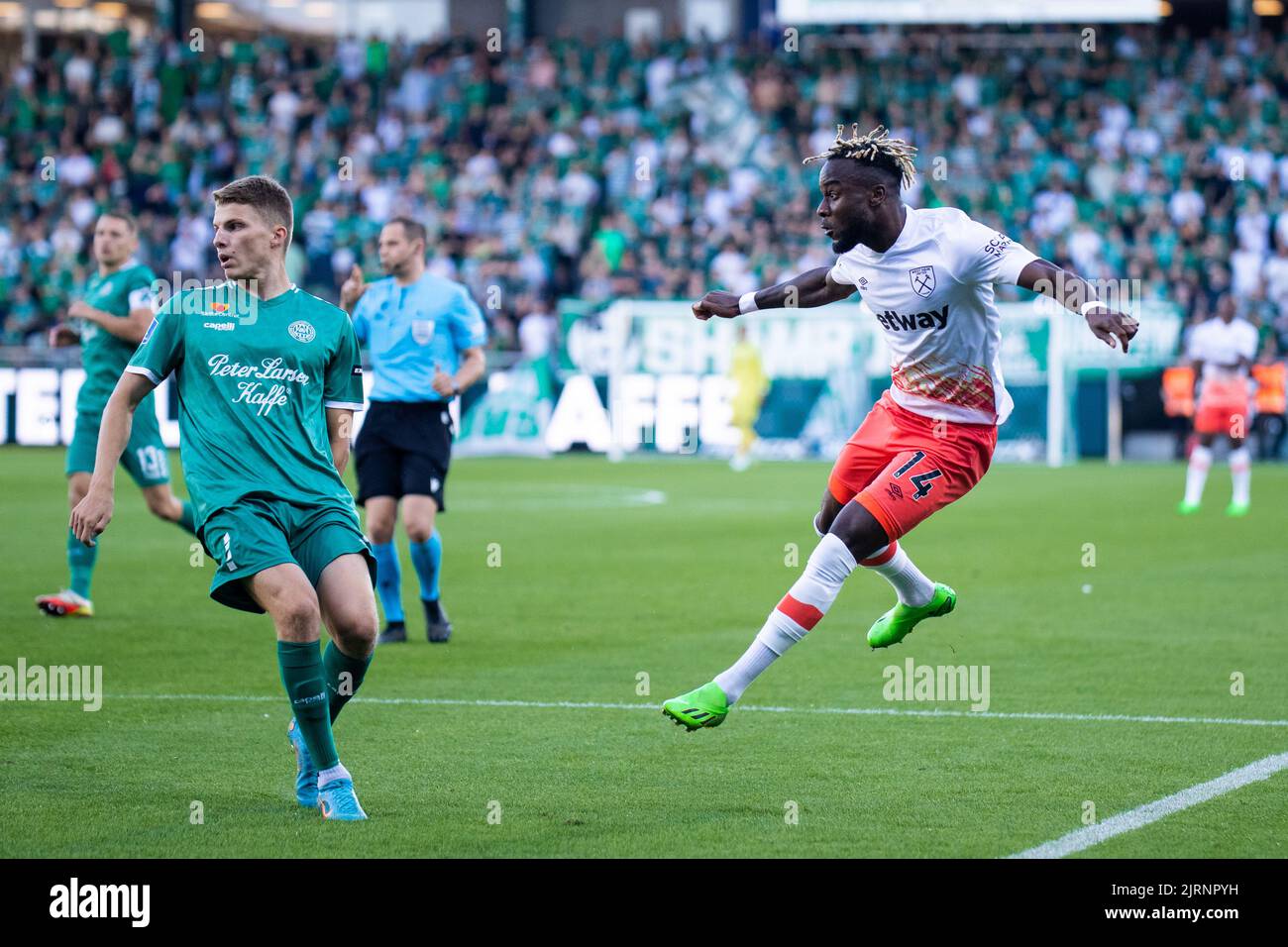 Viborg, Danemark. 25th août 2022. Maxwel Cornet (14) de West Ham vu lors du match de qualification de l'UEFA Europa Conference League entre Viborg FF et West Ham à l'Energi Viborg Arena de Viborg. (Crédit photo : Gonzales photo/Alamy Live News Banque D'Images