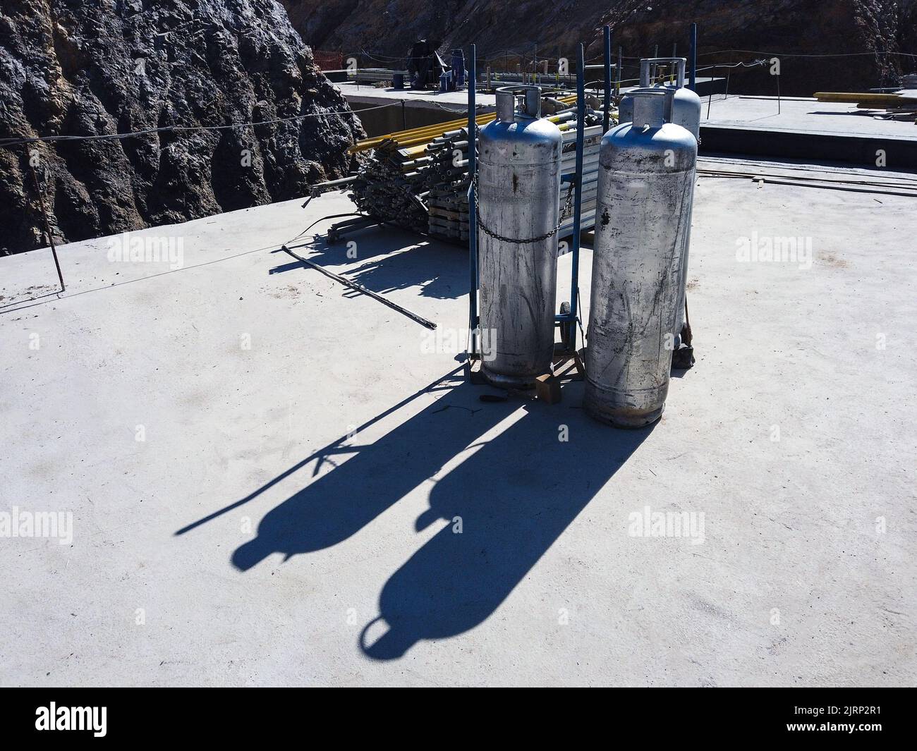 Soudage des bouteilles d'oxygène sur le chantier Banque D'Images