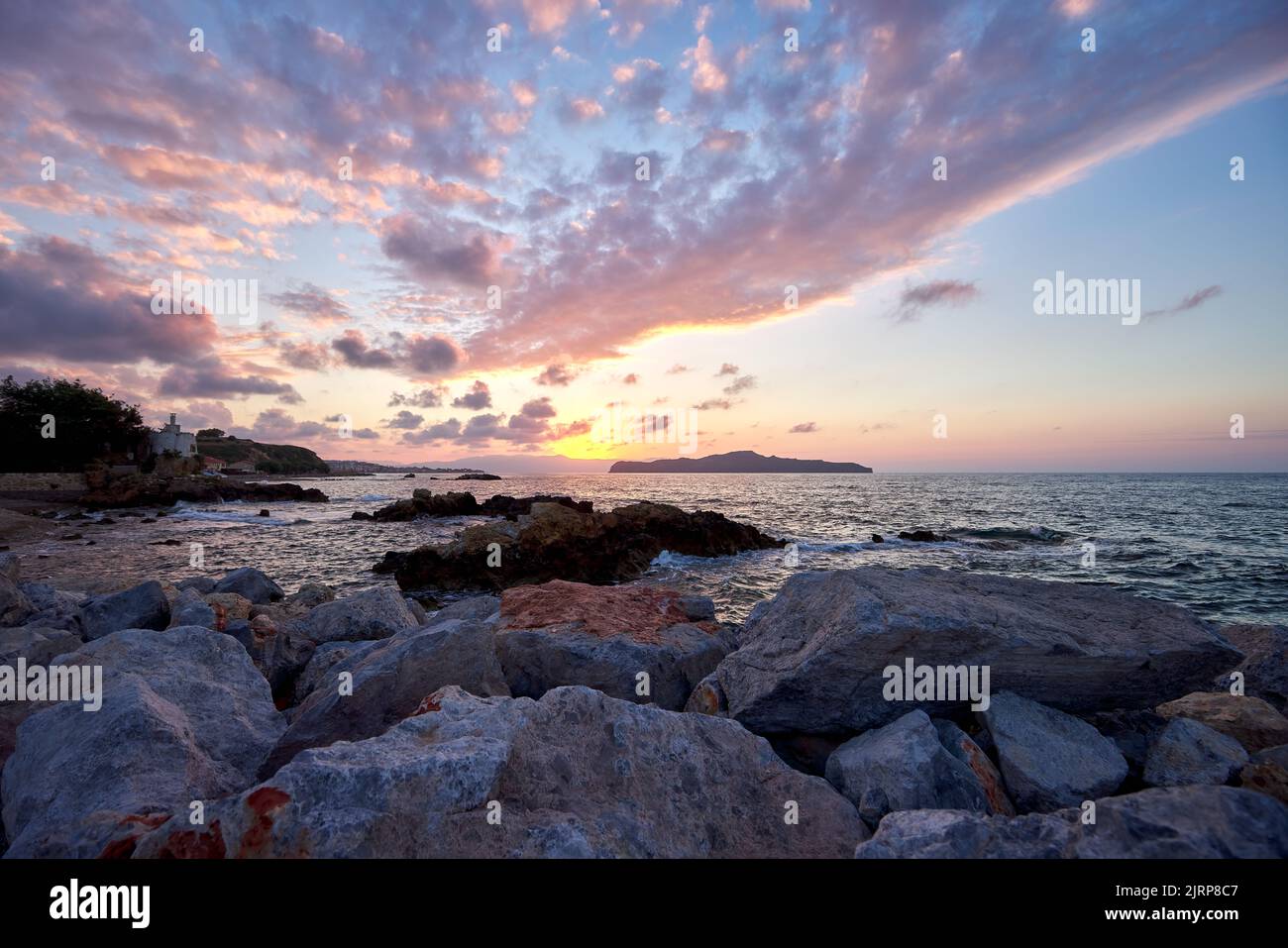 Belle mer au coucher du soleil à Chania Crète - Grèce Banque D'Images