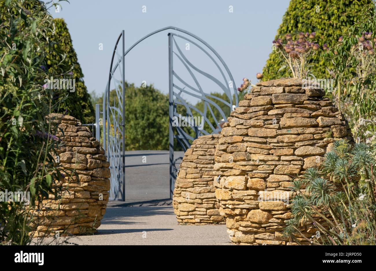 Le jardin du moine aux ruines de l'abbaye de Lesnes, le monastère construit au 12th siècle situé à Abbey Wood, dans le quartier de Londres de Bexley, au Royaume-Uni. Banque D'Images