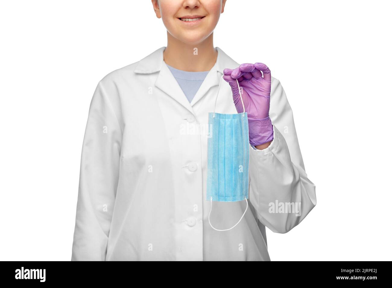 femme souriante médecin portant un masque médical Banque D'Images