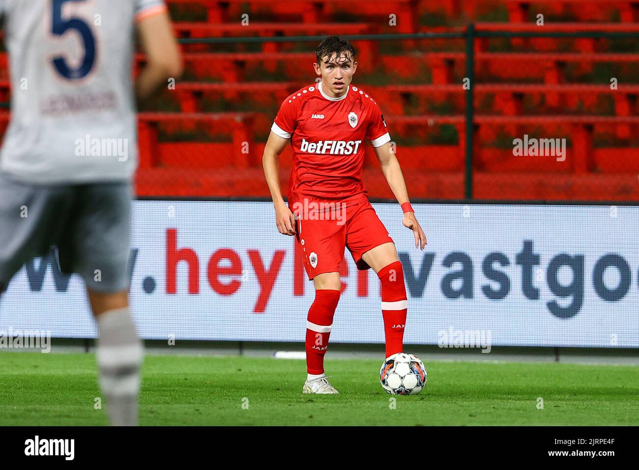 Sam Vines d'Anvers photographié lors d'un match de football entre le FC royal belge d'Anvers et le FK turc d'Istanbul Basaksehir, jeudi 25 août 2022 à Anvers, le jeu de retour de la compétition de la Ligue des conférences de l'UEFA. BELGA PHOTO DAVID PINTENS Banque D'Images