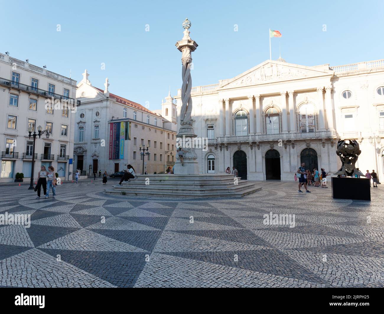 Praça do município (place municipale) et un monument en face de l'hôtel de ville, Lisbonne, Portugal. Banque D'Images