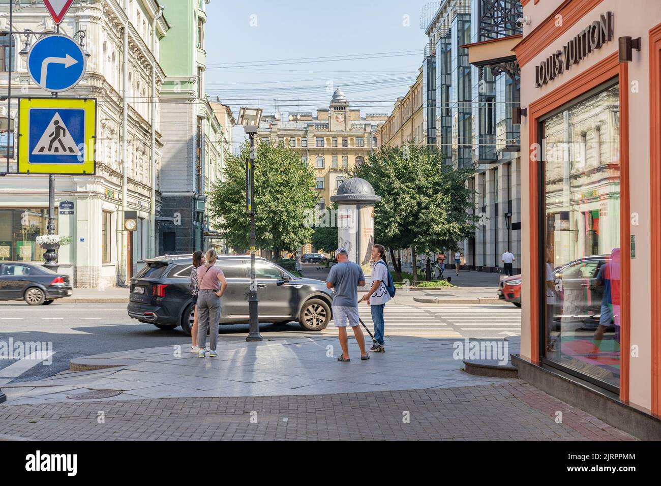 Russie, Saint-Pétersbourg, rue centrale Nevsky Prospect. Magasin Louis vuitton, temporairement fermé en Russie 18.08.2022 h 10:28 Banque D'Images