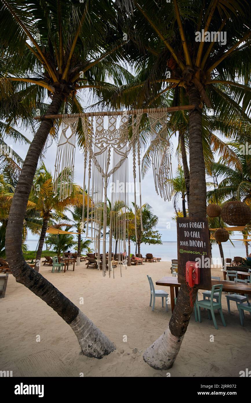 Un cliché vertical du restaurant Malecon 21 à Mahahual, Quintana Roo, Mexique Banque D'Images