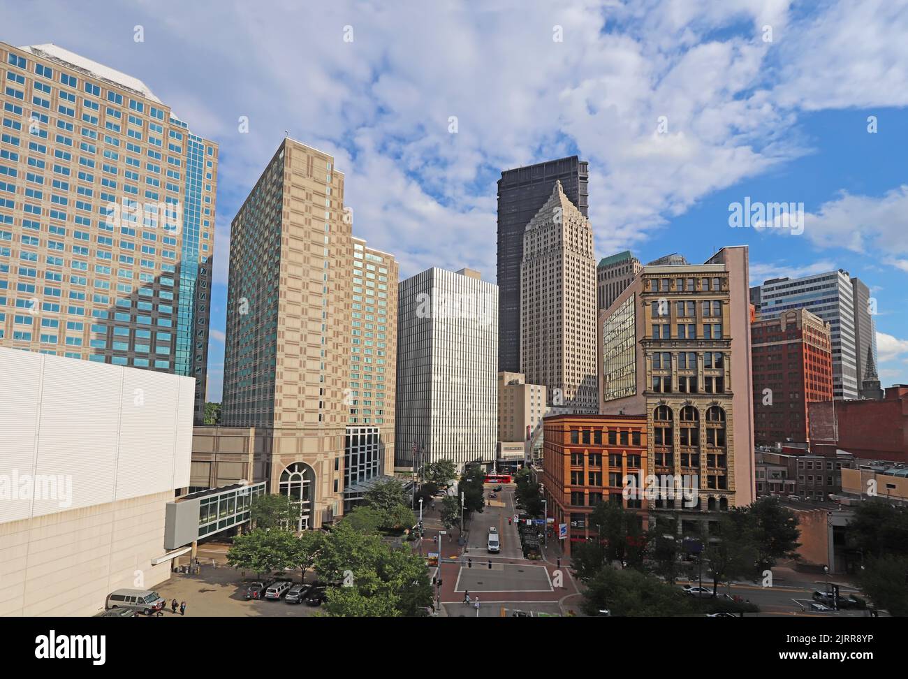 Horizon partiel avec gratte-ciel dans le toinférieur de Pittsburgh, Pennsylvanie Banque D'Images