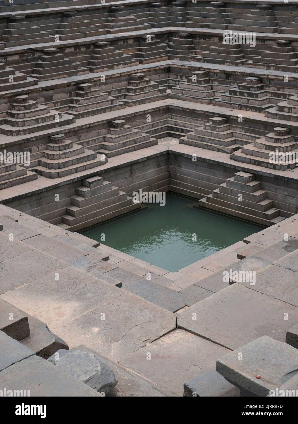 Un réservoir d'eau carré étagé à l'état de hampi Karnataka Inde 08 07 2022 Banque D'Images