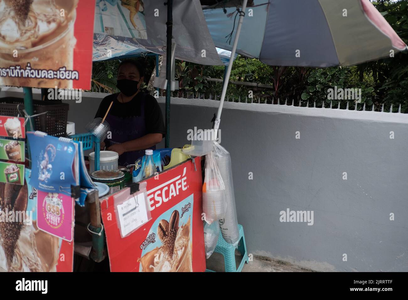 Les vendeurs de crème glacée font pousser le chariot sur Petchburi Road Bangkok Thaïlande Banque D'Images