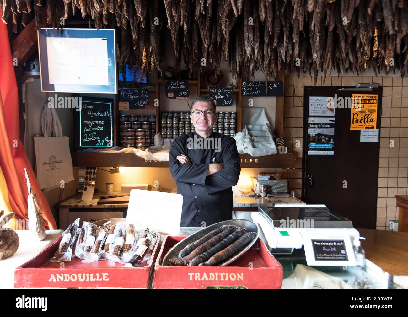 La véritable saucisse 'Andouille' de Guemene à la Maison de l'Andouille Rivalan Quidu à Guemene-sur-Scorff (Bretagne, nord-ouest de la France). Benoit RIV Banque D'Images