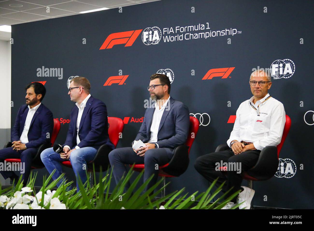 Francorchamps Spa, Belgique. 26th août 2022. Mohammed Bin Sulayem (EAU) - Président de la FIA - Markus Duesmann, CEO AUDI AG - Oliver Hoffmann, AUDI Chef du développement technique - Stefano Domenicali (ITA) - CEO Formula One Group pendant LA FORMULE 1 ROLEX BELGIAN GRAND PRIX 2022 PRATIQUE LIBRE, Formula 1 Championship in Francorchamps - SPA, Belgique, Crédit 26 août 2022 : Agence de photo indépendante/Actualités en direct d'Alay Banque D'Images