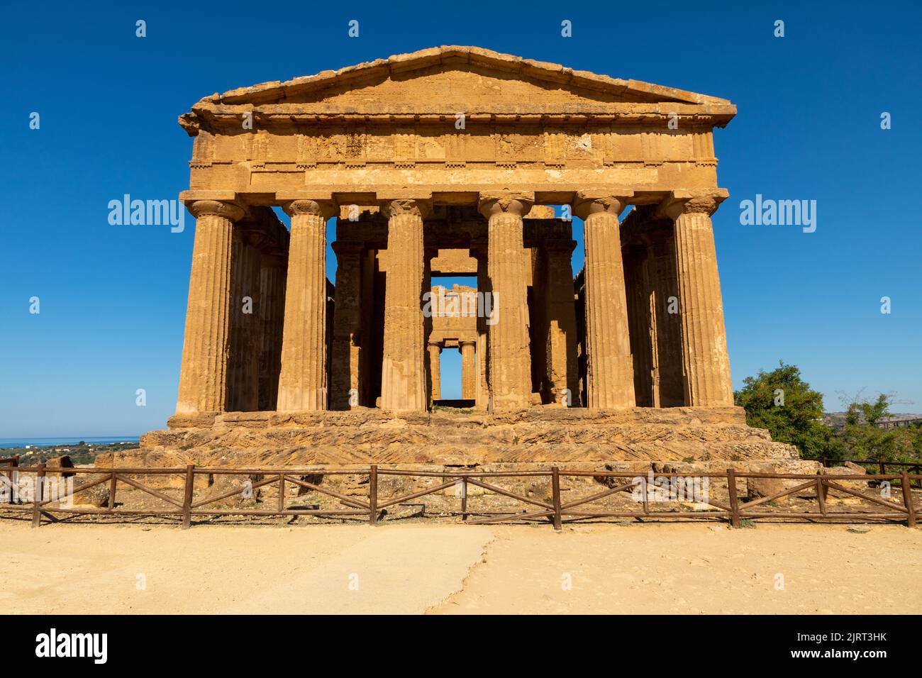 Vue sur le temple de Concordia dans la vallée des temples, temple de l'ordre dorique. Banque D'Images