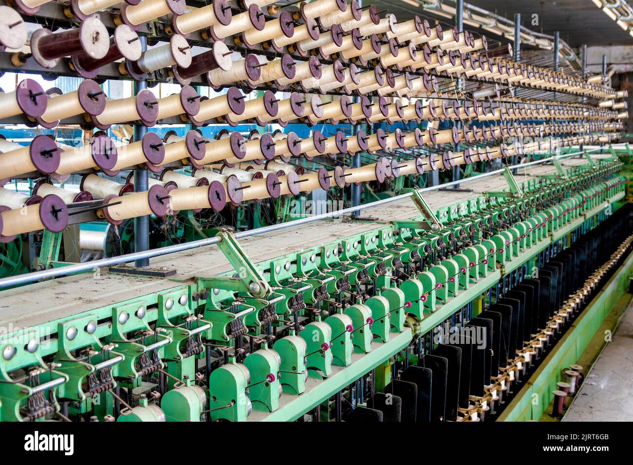 Ancienne usine de tissage de soie soviétique dans Basqal, Azerbaïdjan Banque D'Images