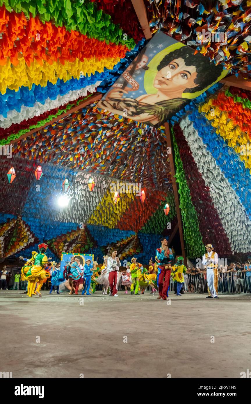 Danse carrée en représentation à la fête de Saint Jean, lors de la célébration de juin, Campina Grande, Paraiba, Brésil sur 8 juin 2009. Banque D'Images