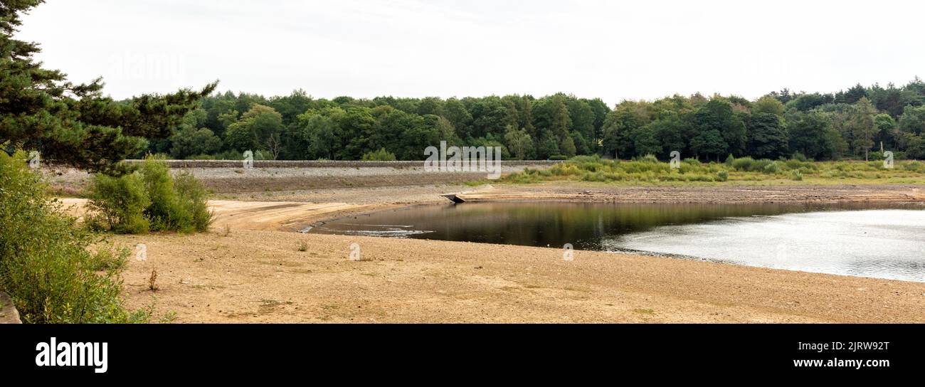 Niveaux d'eau très faibles réservoir Swinsty août 2022, North Yorkshire, Angleterre, Royaume-Uni Banque D'Images