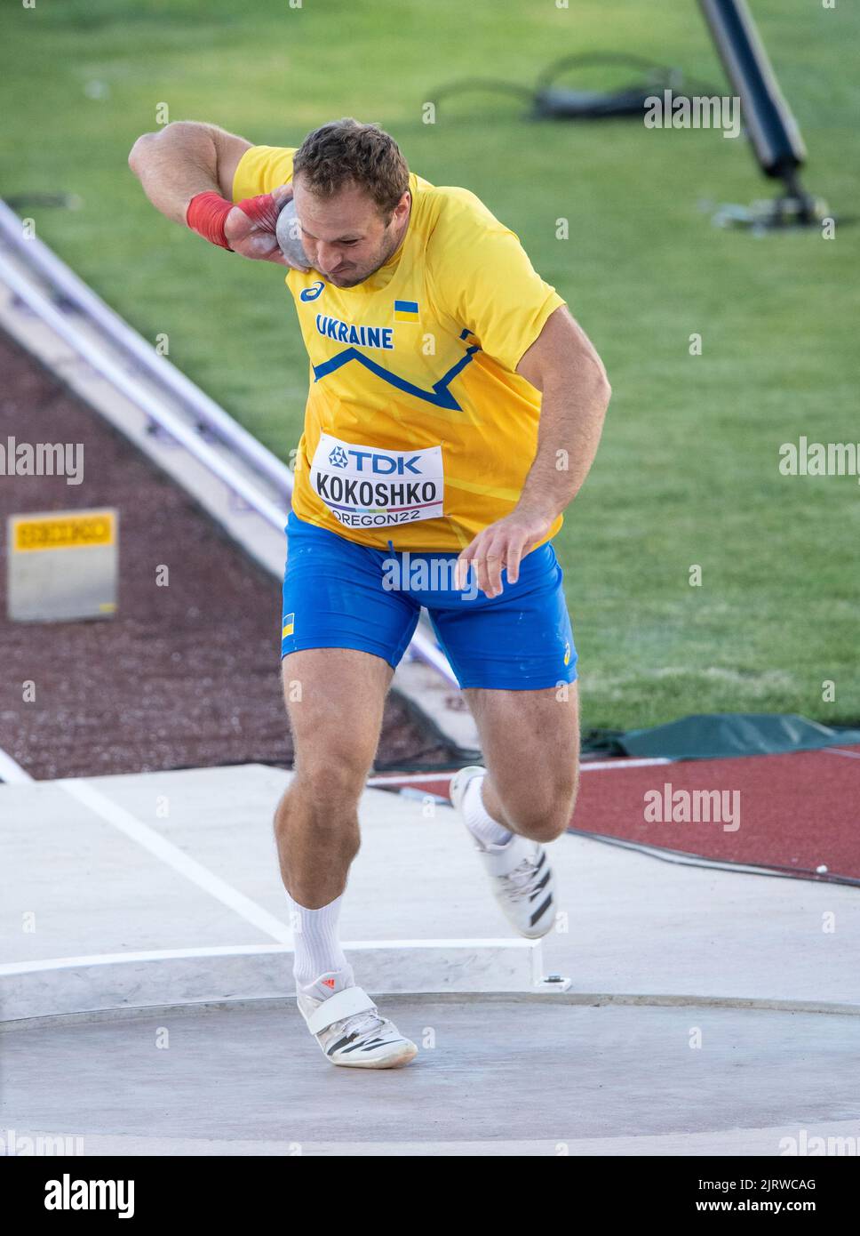 Roman Kokoshko, d’Ukraine, en compétition dans le tir masculin, a fait chauffer les championnats du monde d’athlétisme, Hayward Field, Eugene, Oregon, aux États-Unis, sur le Ju 15th Banque D'Images
