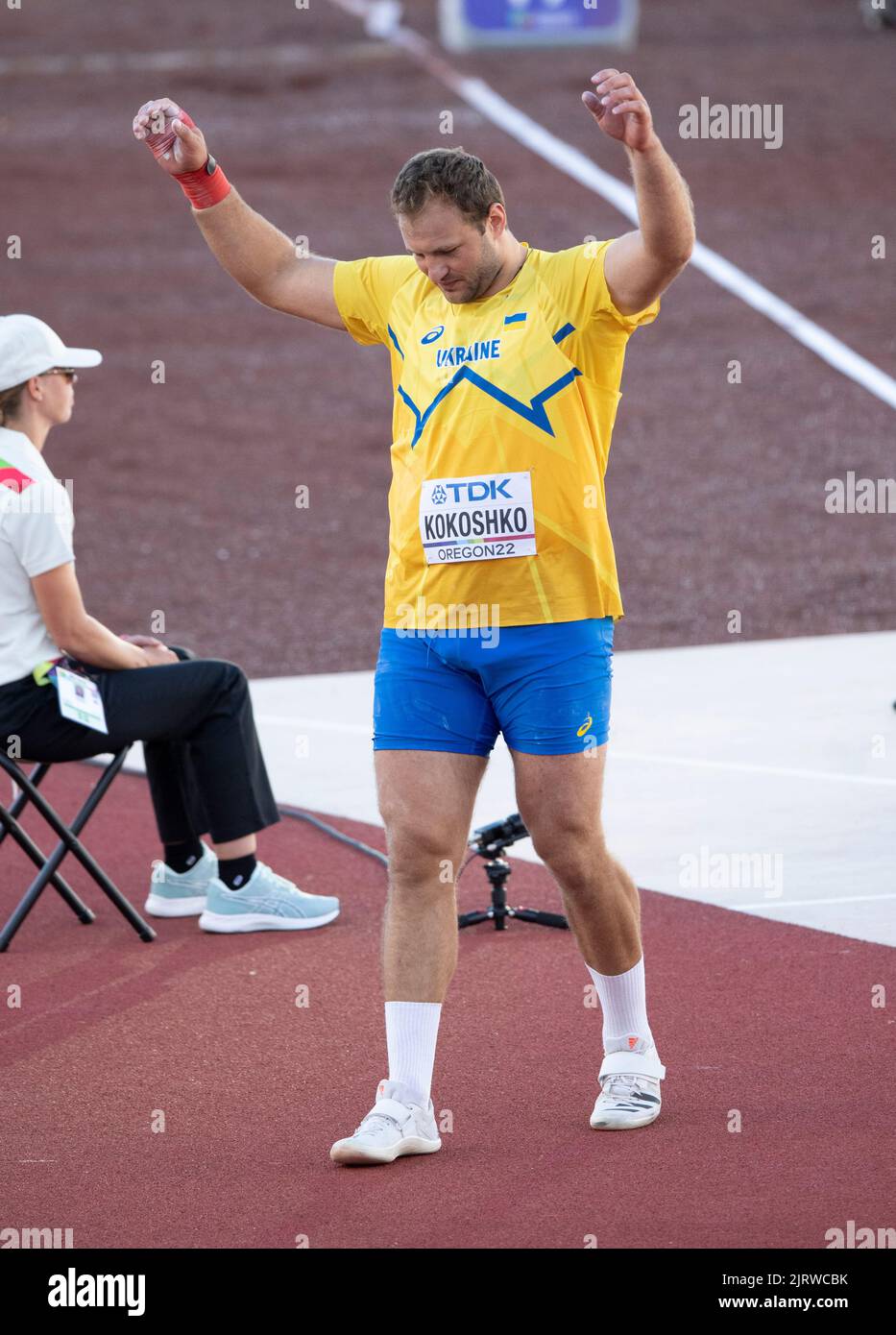 Roman Kokoshko, d’Ukraine, en compétition dans le tir masculin, a fait chauffer les championnats du monde d’athlétisme, Hayward Field, Eugene, Oregon, aux États-Unis, sur le Ju 15th Banque D'Images