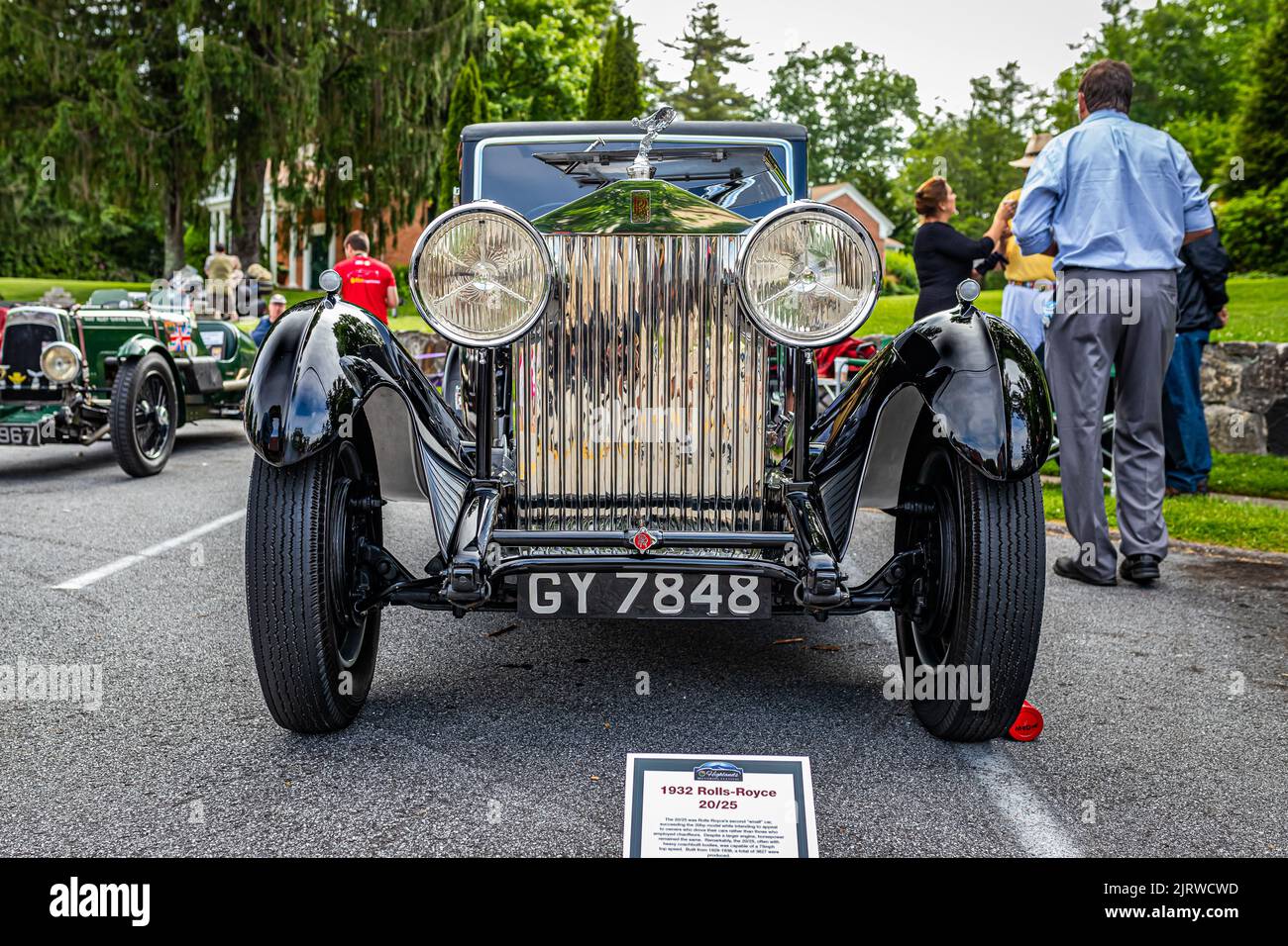 Highlands, Caroline du Nord - 11 juin 2022 : vue de face basse d'une berline Rolls-Royce 20/25 1932 lors d'un salon de voiture local. Banque D'Images