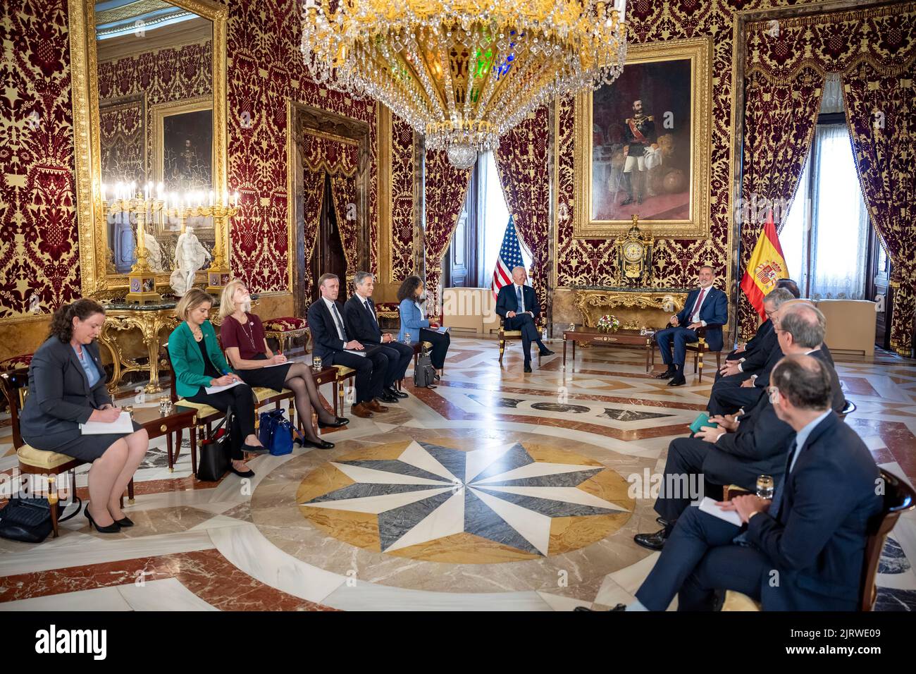 Le président Joe Biden participe à une réunion bilatérale avec le roi Felipe VI d'Espagne, mardi, 28 juin 2022, au Palais royal de Madrid. (Photo officielle de la Maison Blanche par Adam Schultz) Banque D'Images