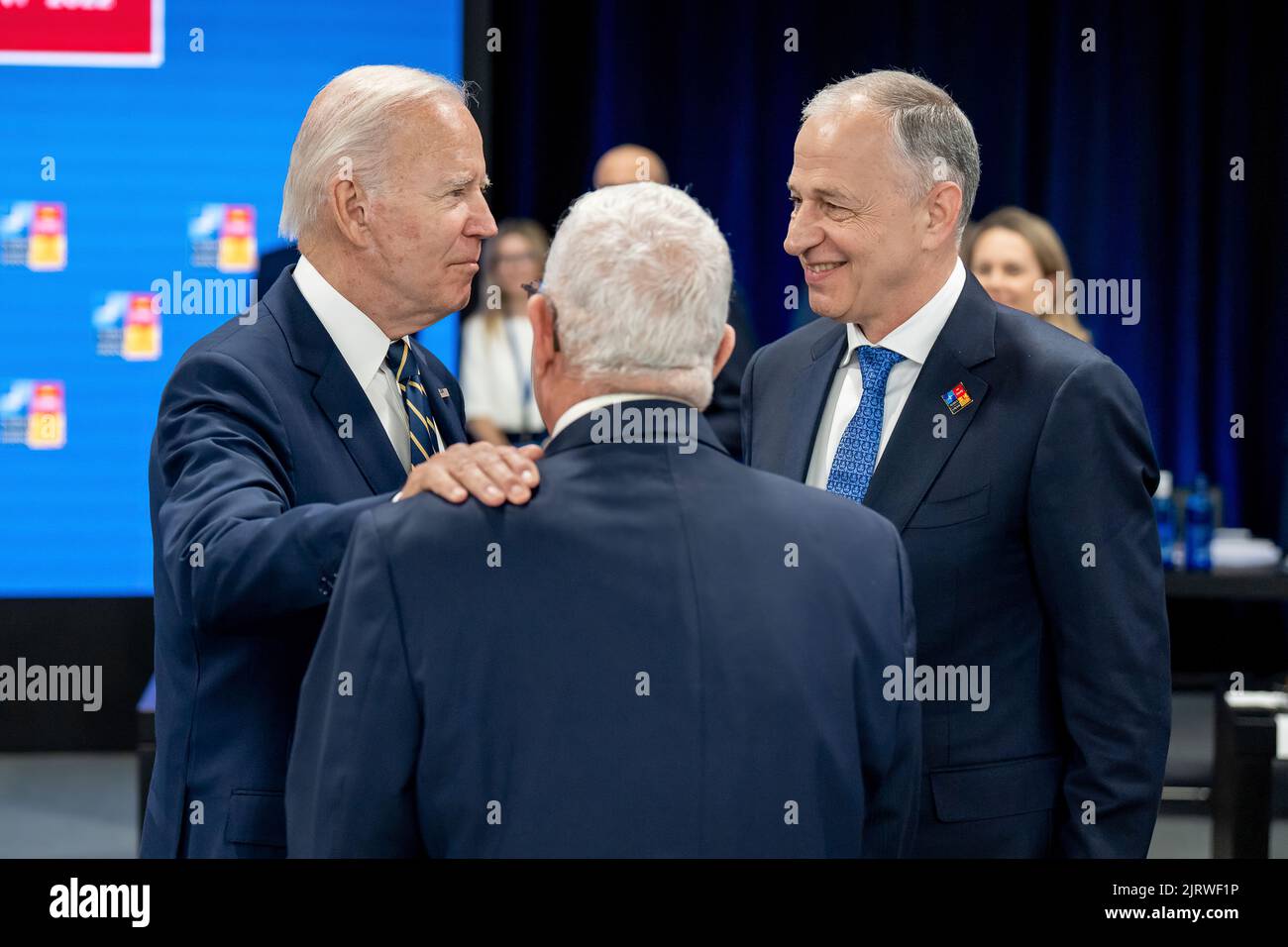 Le Président Joe Biden assiste à la troisième session du Conseil de l'Atlantique Nord au Sommet de l'OTAN, jeudi, 30 juin 2022, à l'IFEMA de Madrid.(photo officielle de la Maison Blanche par Adam Schultz) Banque D'Images