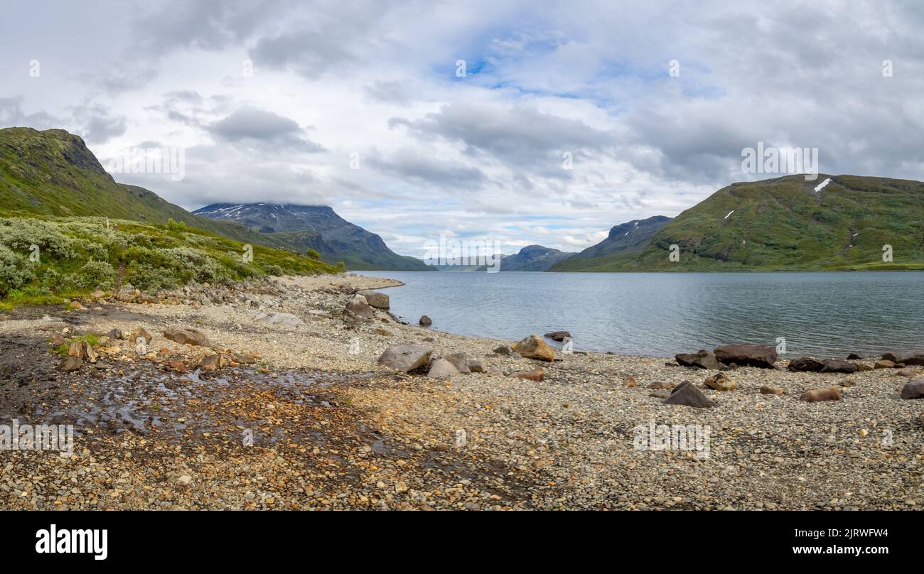 Dirigez-vous vers le lac Bygdin à Eidsbugarden, dans le parc national de Jotunheimen, au centre de la Norvège Banque D'Images