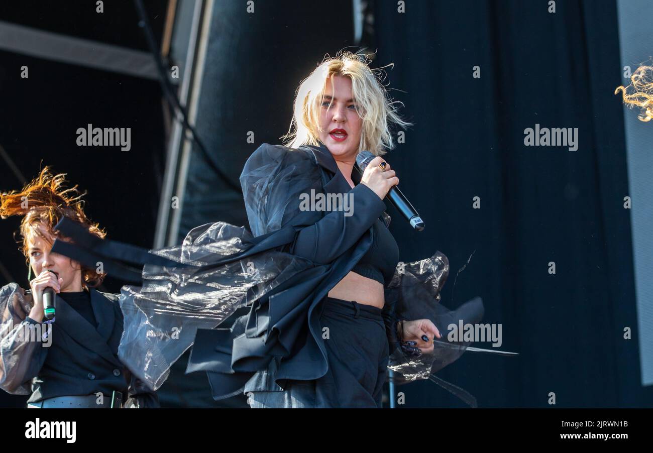 Self Esteem se exécutant au Victorious Festival 2022, Portsmouth, UK Credit: Charlie Raven/Alay Live News Banque D'Images