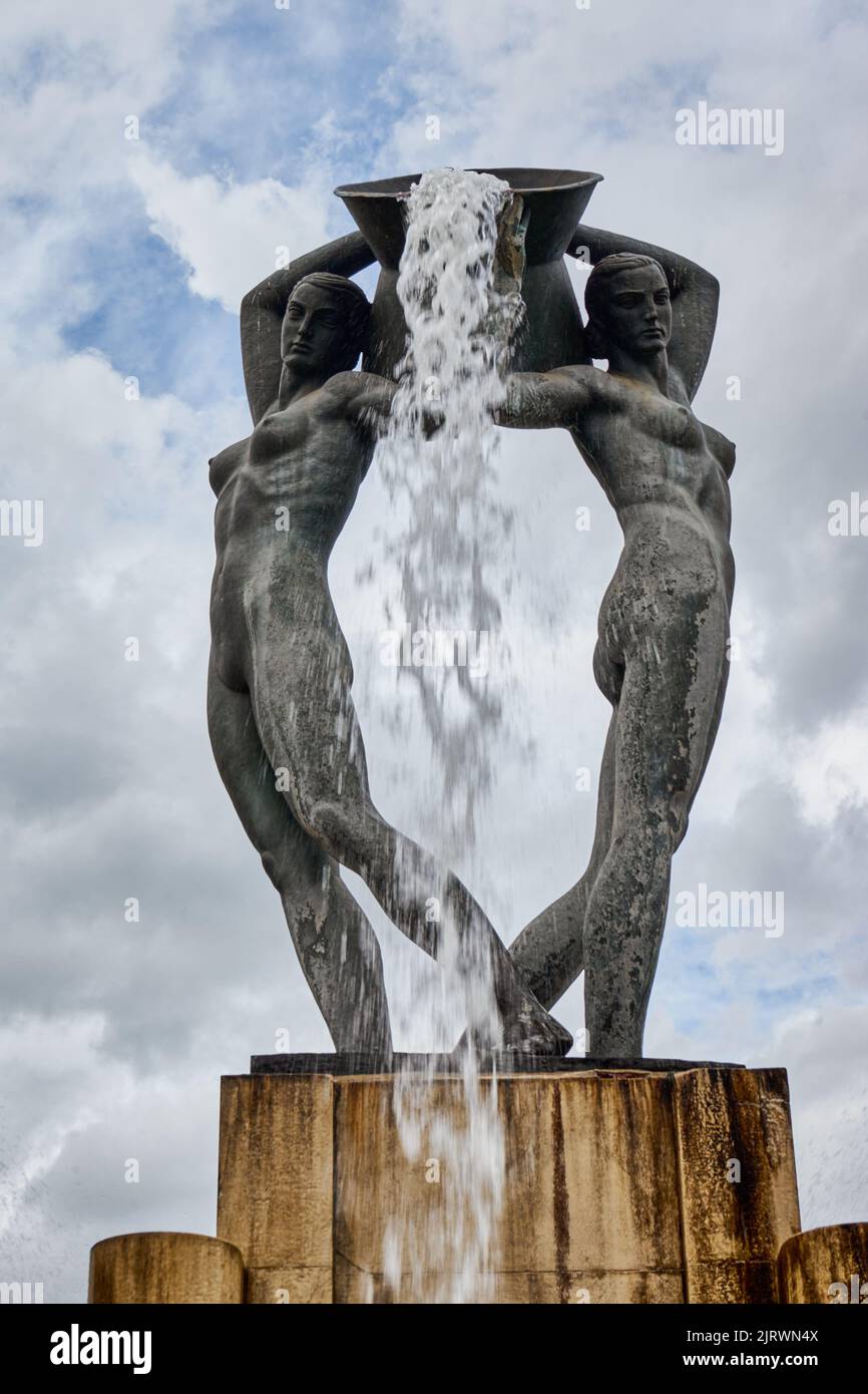 Brunnen, Fontana Luminosa, Skulptur von Nicola Dantino, l’Aquila, Abruzzen, Italien, Europa Banque D'Images
