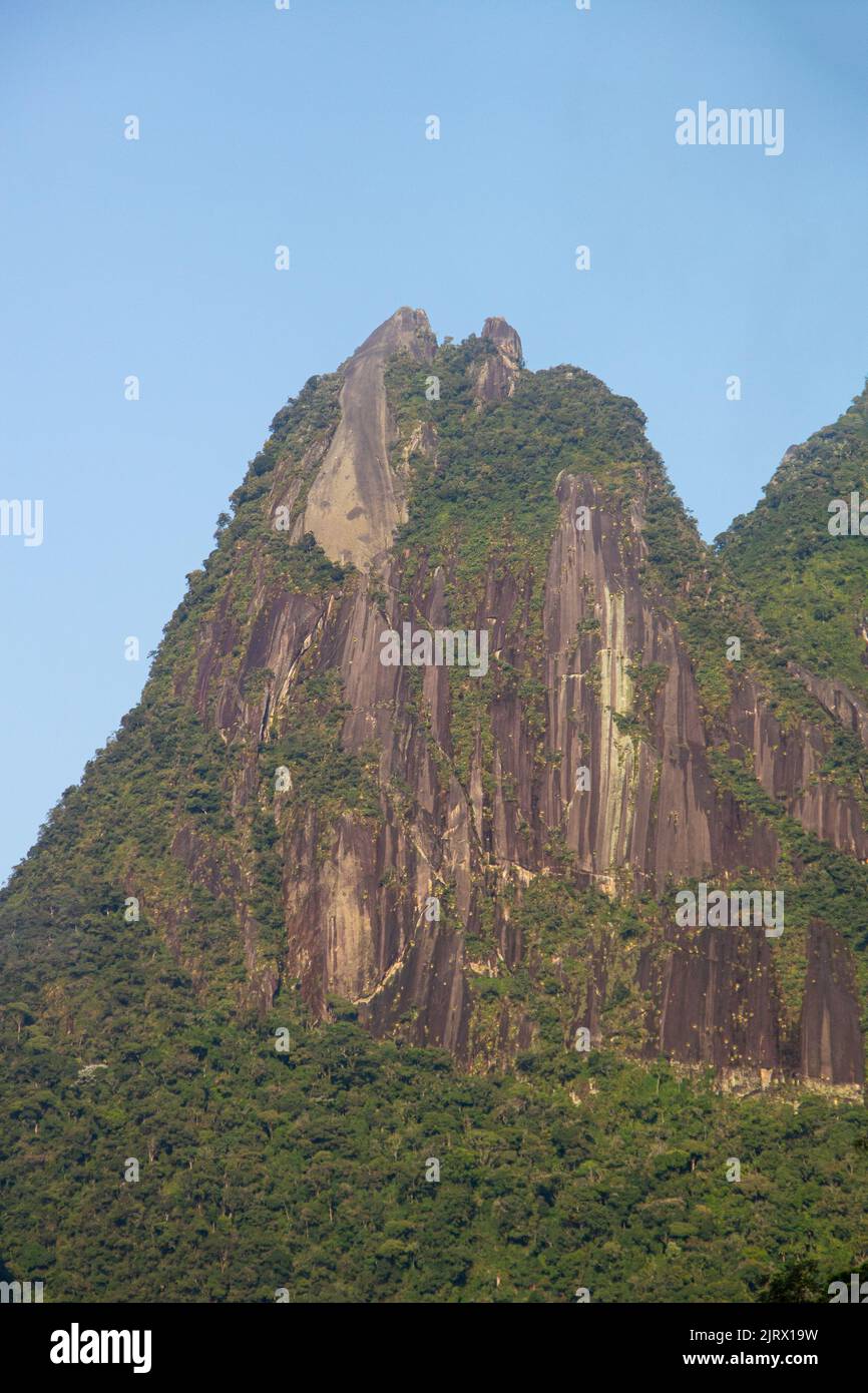 Tête de poisson, montagne située dans la chaîne de montagnes teresopolis à rio de janeiro au brésil Banque D'Images