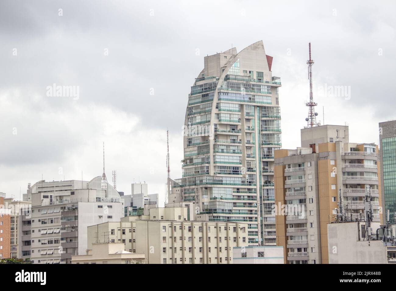 Bâtiments du centre de la ville de São Paulo Brésil, par jour nuageux. Banque D'Images