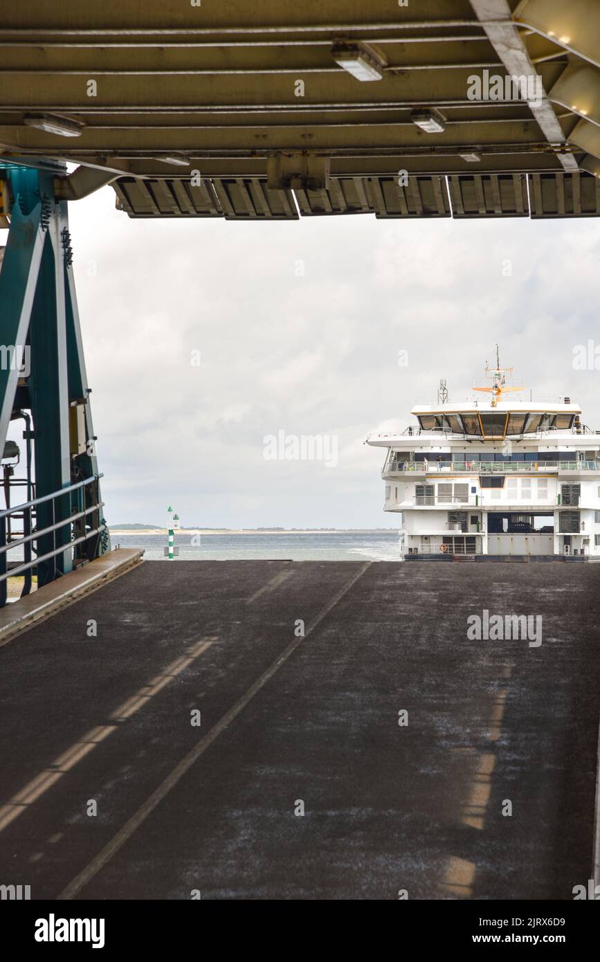 Den Helder, pays-Bas. Août 2022. Le ferry et le terminal de ferry de Den Helder. Photo de haute qualité Banque D'Images