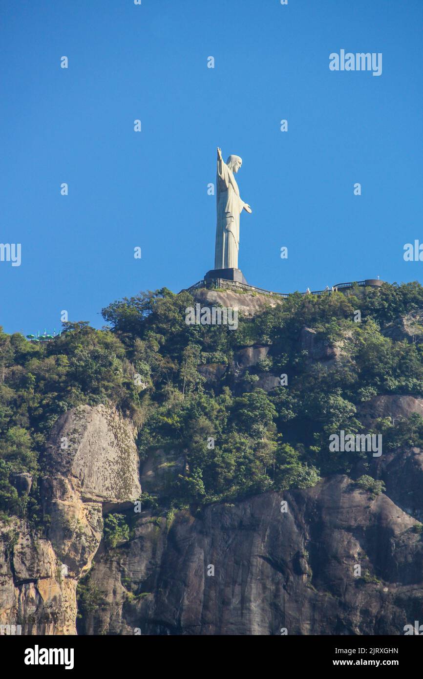 Statue du Christ Rédempteur à Rio de Janeiro, Brésil - 5 septembre 2019 : statue du Christ Rédempteur vue sous un angle différent. Banque D'Images