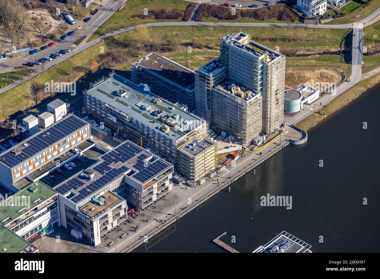 Vue aérienne, Phoenix lac avec chantier de construction pour le nouveau bâtiment d'une maison de retraite tour H12 dans le district Hörde à Dortmund, Ruhr zone, Banque D'Images