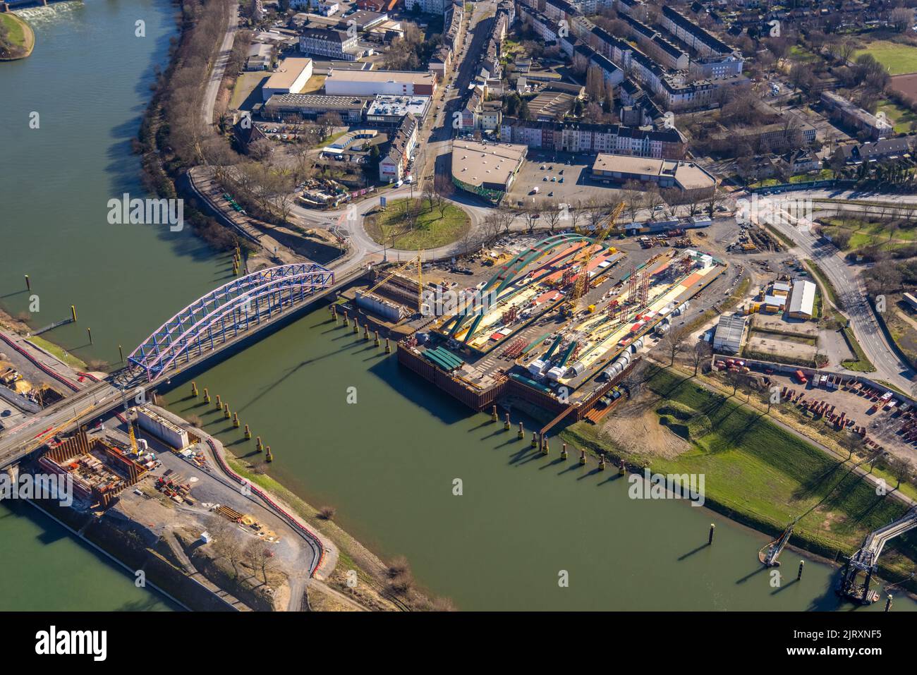 Vue aérienne, port de Duisburg, construction d'un nouveau pont au pont Karl Lehr sur la Ruhr, Ruhrort, Duisburg, région de la Ruhr, Rhénanie-du-Nord-Westphalie, Germa Banque D'Images