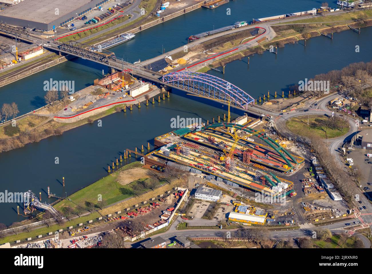 Vue aérienne, port de Duisburg, construction d'un nouveau pont au pont Karl Lehr sur la Ruhr, Ruhrort, Duisburg, région de la Ruhr, Rhénanie-du-Nord-Westphalie, Germa Banque D'Images