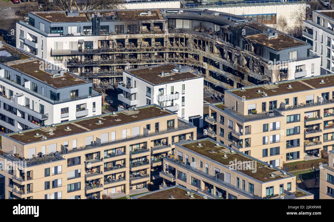 Foyer, vue aérienne de la maison brûlée dans la Bargmannstraße le mercredi 23 février 2022 à Essen. Dans la nuit à lundi un écart complet Banque D'Images
