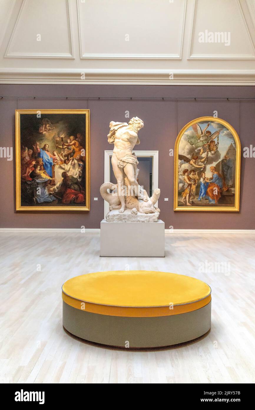 Sculpture d'Hercules qui laque ithe Hydra de Lerna à l'intérieur du Musée des Beaux-Arts de Rouen, France Banque D'Images