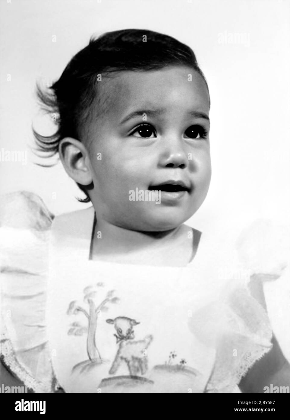 1947 , USA : la célèbre chanteuse pop américaine et actrice CHER ( Cherilyn Sarkisian LaPierre , née le 20 mai 1946 ) quand était un bébé de 1 ans . Photographe inconnu. - HISTOIRE - FOTO STORICHE - Personalità da giovane giovani - ragazza - personnalités quand était jeune fille - INFANZIA - ENFANCE - MUSIQUE POP - MUSICA - cantante - BAMBINI - BAMBINA - ENFANT - ENFANTS - BAMBINO - ENFANCE - INFANZIA - BÉBÉ - sourire - sorriso --- ARCHIVIO GBB Banque D'Images