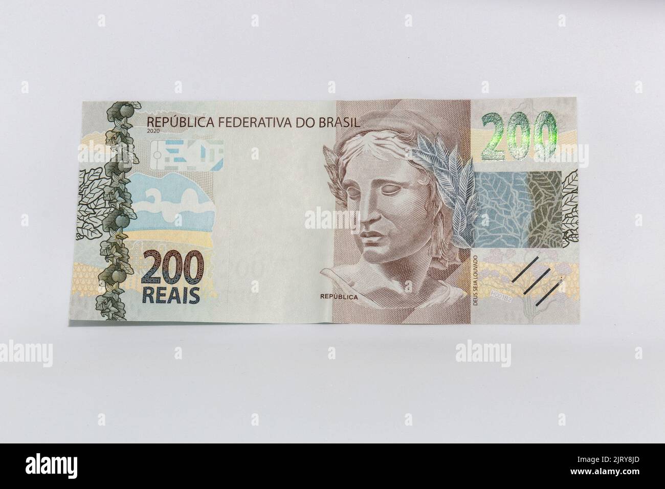 Devise brésilienne note deux cents reais avec fond blanc isole. Banque D'Images