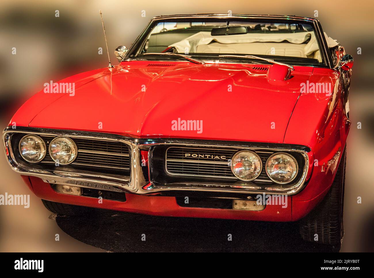 La Firebird 1967 était de taille et de style semblables à ceux de la Camaro de Chevrolet et était sportive et amusante à conduire. Banque D'Images