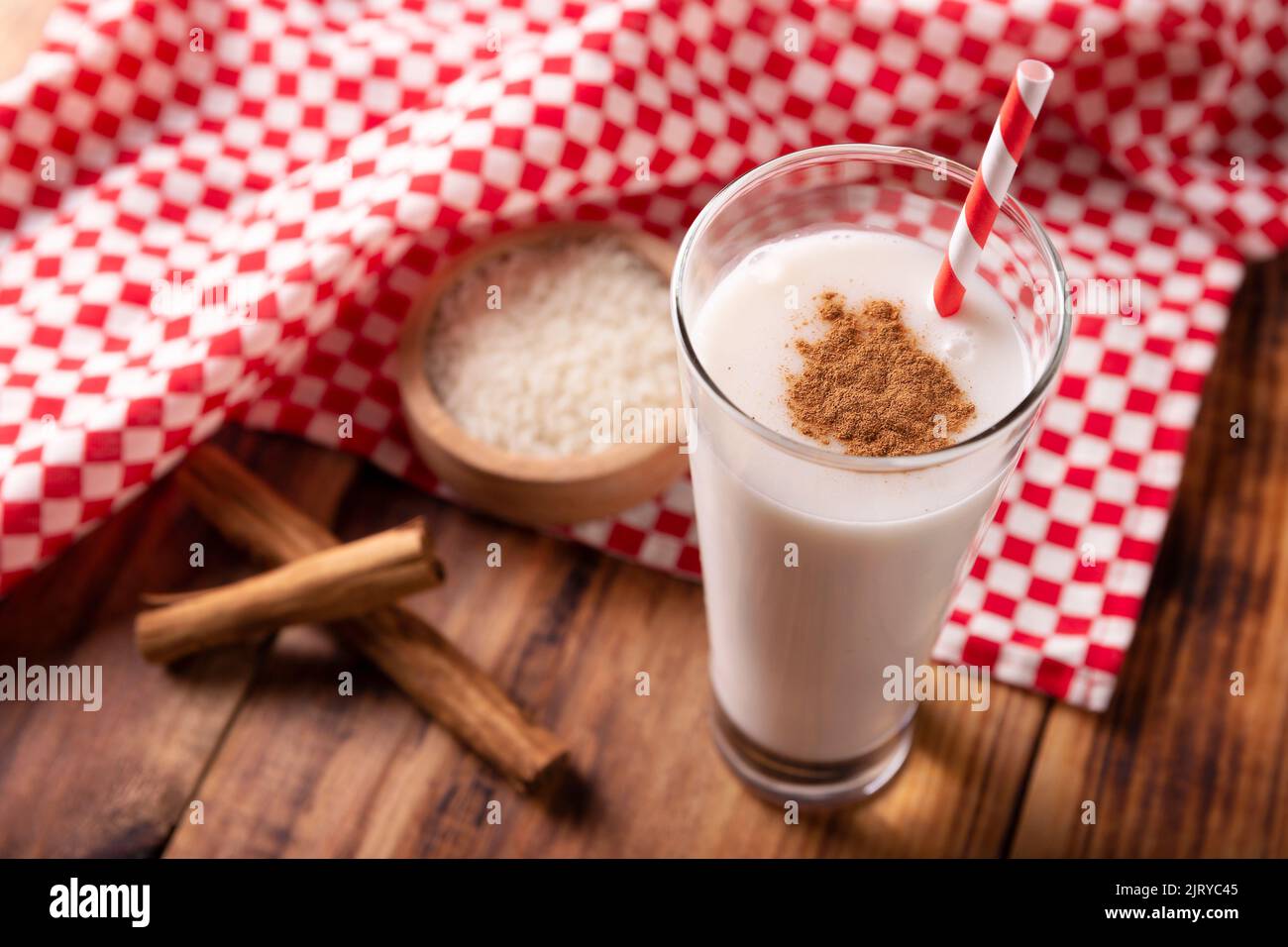 Agua de Horchata. Aussi connu sous le nom de horchata de arroz, il est l'une des eaux fraîches traditionnelles au Mexique, il est fait avec du riz et de la cannelle. Banque D'Images