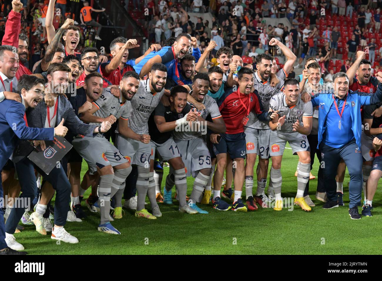 ANVERS - Istanbul Basaksehir célèbre la victoire lors du match de la Ligue des conférences de l'UEFA entre le FC royal d'Anvers et Istanbul Basaksehir au stade de Boseuil sur 25 août 2022 à Anvers, Belgique. ANP | hauteur néerlandaise | GERRIT DE COLOGNE Banque D'Images