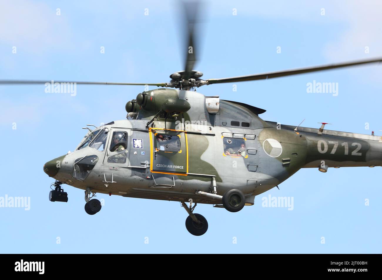 Vol tchèque PZL-Swidnik W-3A l'hélicoptère Sokol '0712' arrive au Royal International Air Tattoo RIAT 2022 de la RAF Fairford, Royaume-Uni Banque D'Images