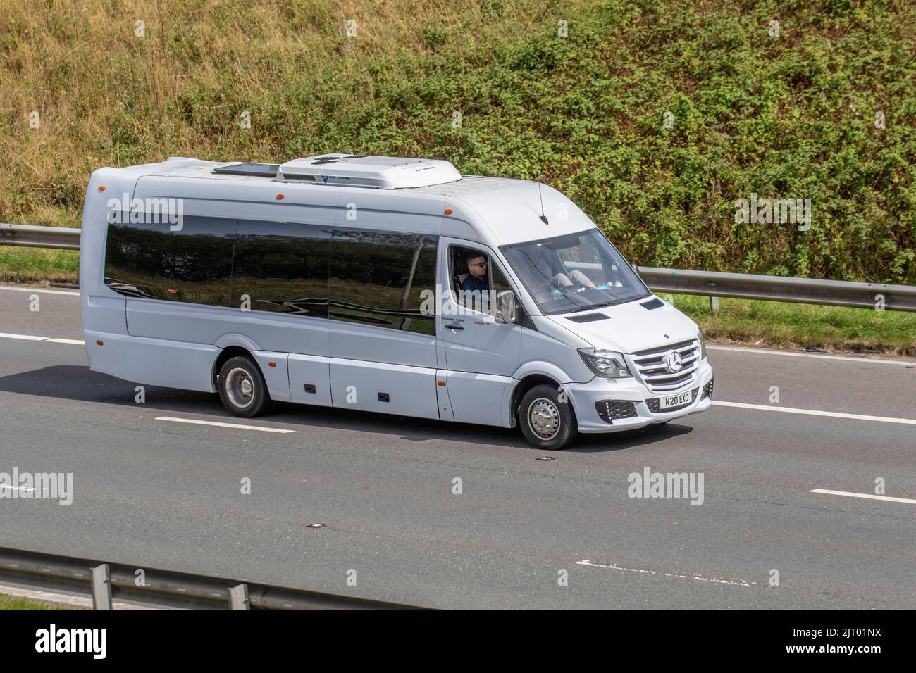 2014 Mercedes Benz Sprinter 516 CDI Executive Mini-bus Voyage. 2.1CDi 51, location de bus urbains, minibus de luxe, minibus 16 places, voyager sur l'autoroute M61, Royaume-Uni ; voyager sur l'autoroute M6, Royaume-Uni Banque D'Images