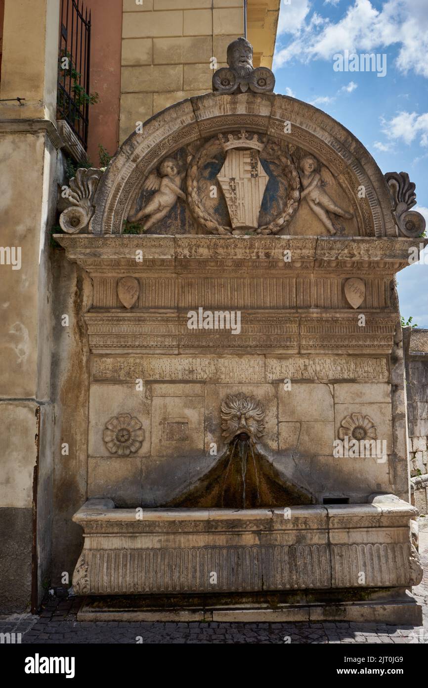 Brunnen Fontana Del Vecchio und Aquädukt, Acquedotto Medievale, Sulmona, Provinz l’Aquila, région Abruzzen, Italien, Europa Banque D'Images