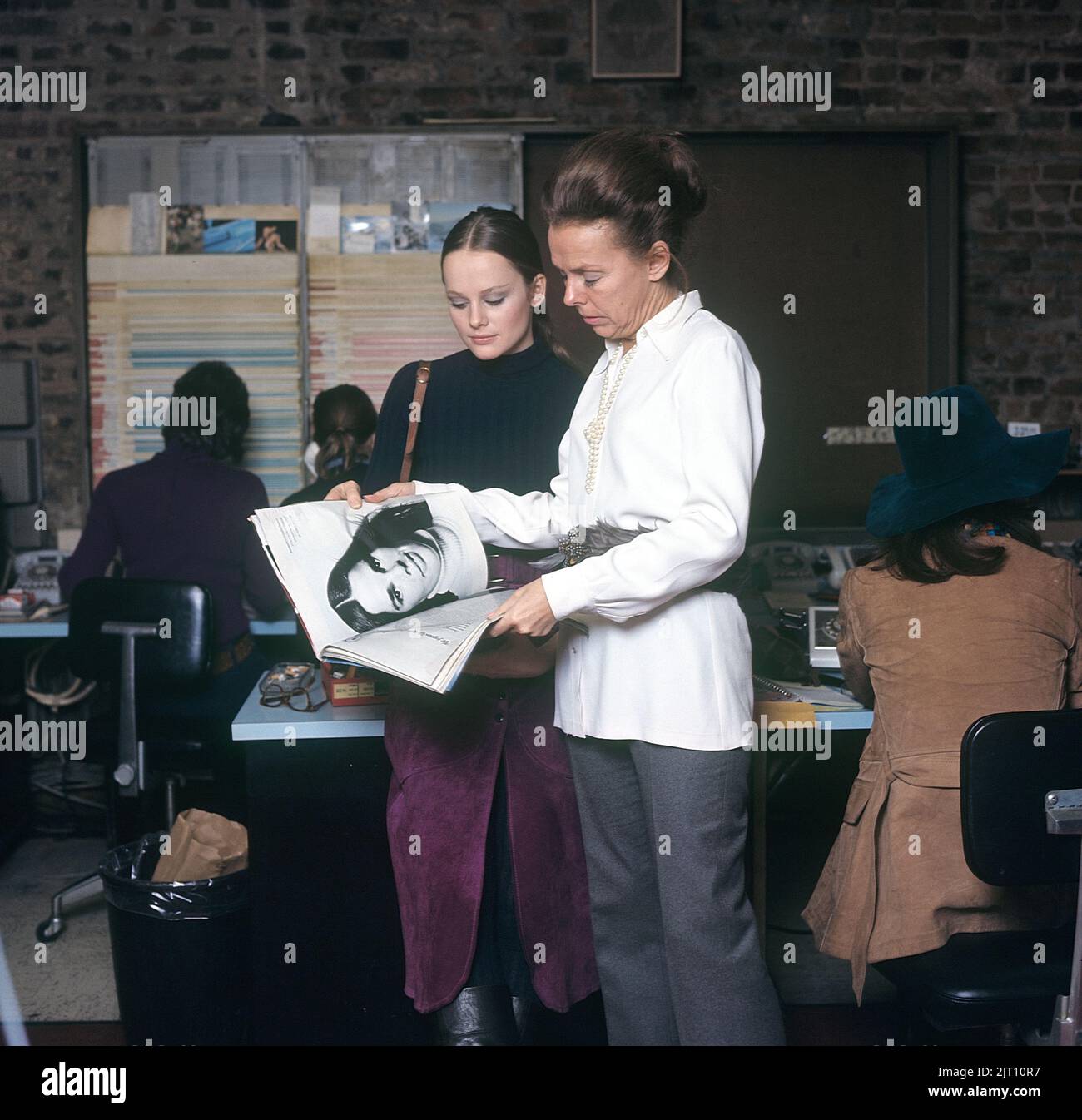 Eileen Ford. 1922-2014. Entreprise américaine et co-fondateur de l'agence modèle américaine Ford Models qui était l'une des premières agences de modélisation internationalement reconnues dans le monde. Photo dans le bureau de l'agence le 8 1972 mars. Banque D'Images