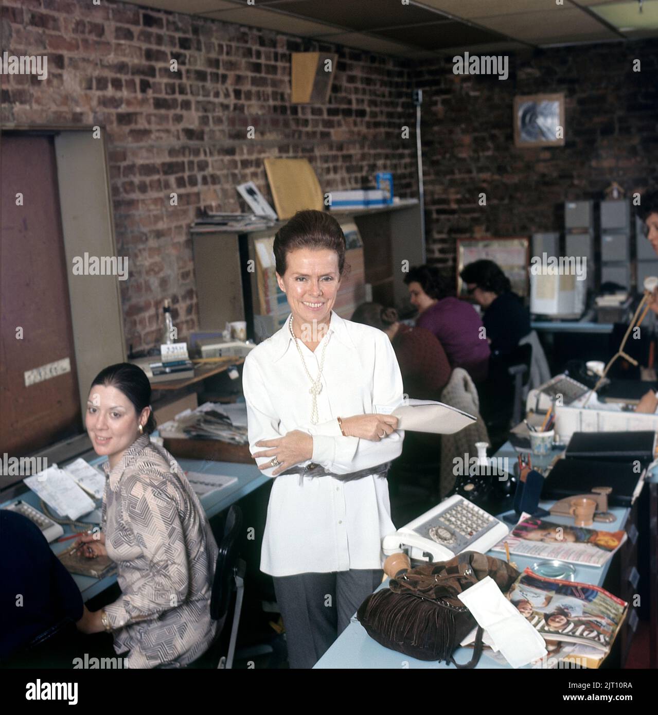 Eileen Ford. 1922-2014. Entreprise américaine et co-fondateur de l'agence modèle américaine Ford Models qui était l'une des premières agences de modélisation internationalement reconnues dans le monde. Photo dans le bureau de l'agence le 8 1972 mars. Banque D'Images