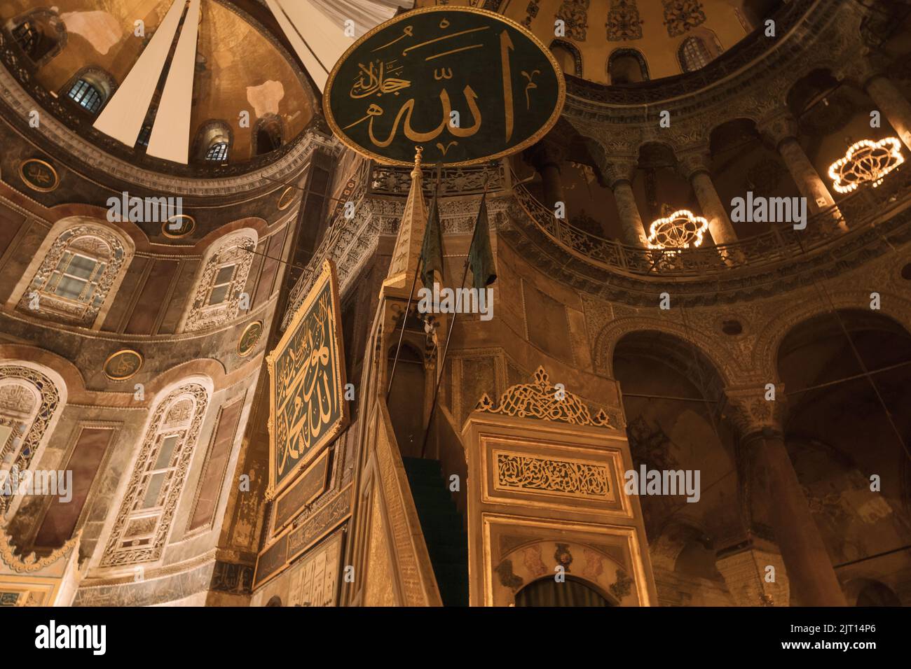 L'origine islamique. Minbar de la mosquée Sainte-Sophie ou Ayasofya. Ramadan ou kandil ou lalat al-qadr ou kadir gecesi photo de fond. Bruit inclus Banque D'Images