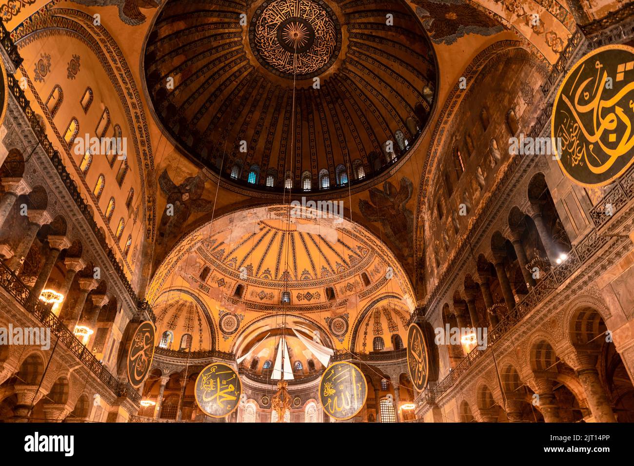 Basilique sainte-Sophie ou mosquée Ayasofya à Istanbul. Ramadan ou kandil ou lalat al-qadr ou kadir gecesi ou photo islamique. Bruit inclus. Sélection Banque D'Images